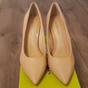 Gianni Bini, Brand New Spanish Sand Pumps, Size 7